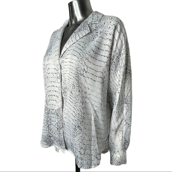🛍️3/$40 H by Halston Snake Print Notched Collar Blouse Size Small Blouse - Picture 4 of 5